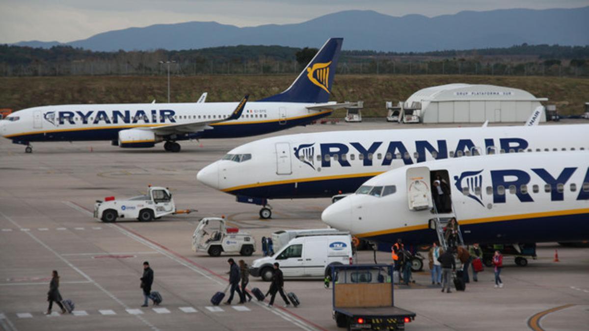 Aviones de Ryanair en el aeropuerto de Girona.