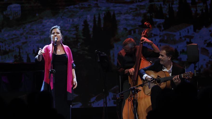 A por otros 40, Carmen: la crítica del concierto de Linares en Oviedo