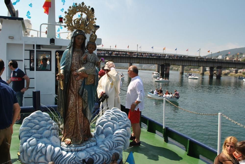 Procesión de la Virgen de la Barca en Navia