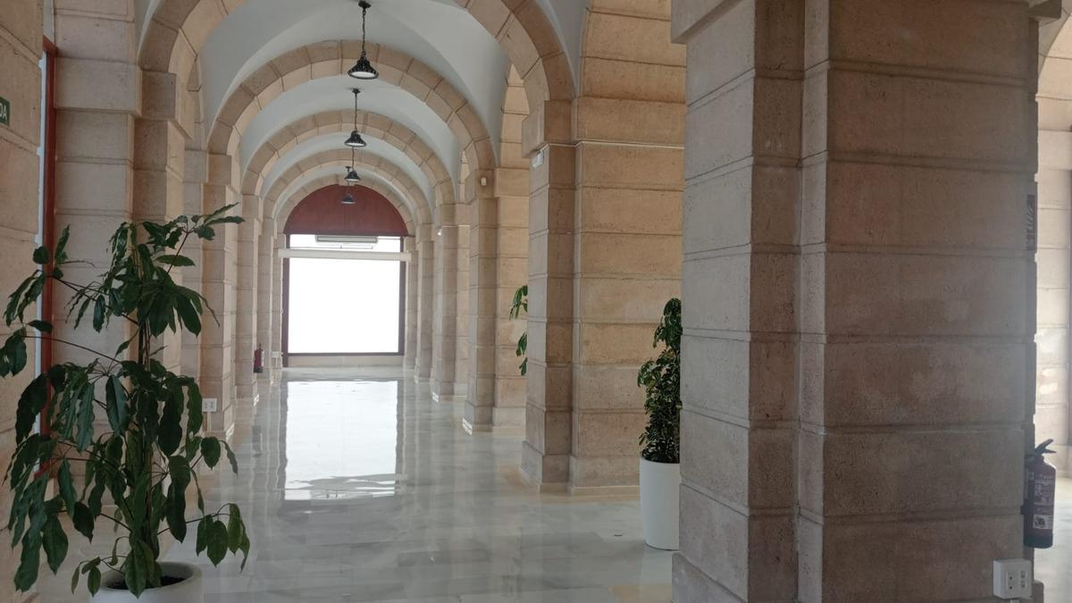La Sala dels Arcs del Ayuntamiento de Gandia, recientemente remodelada para actos y exposiciones.