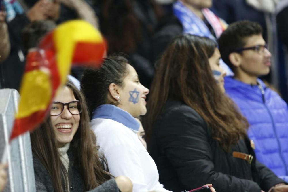 Aficionados en El Molinón durante el España-Israel