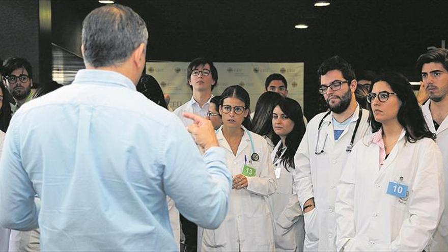 Sin relevo para las 500 jubilaciones de doctores en la próxima década