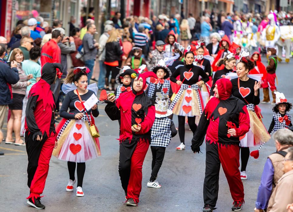 Los más pequeños desfilan en el Carnaval Infantil de Benidorm.