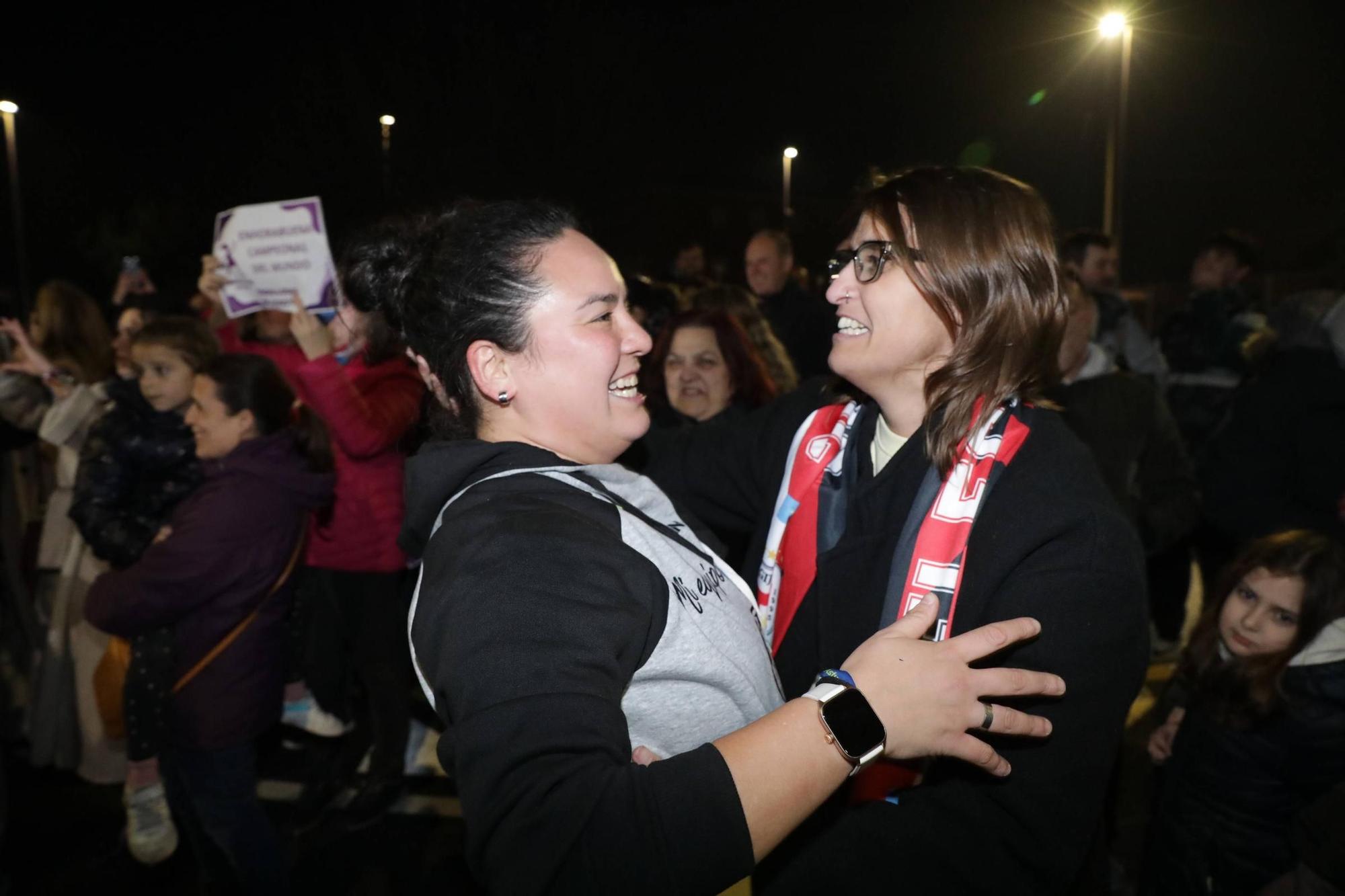 Así fue el multitudinario recibimiento en Gijón a las jugadoras del Telecable (en imágenes)