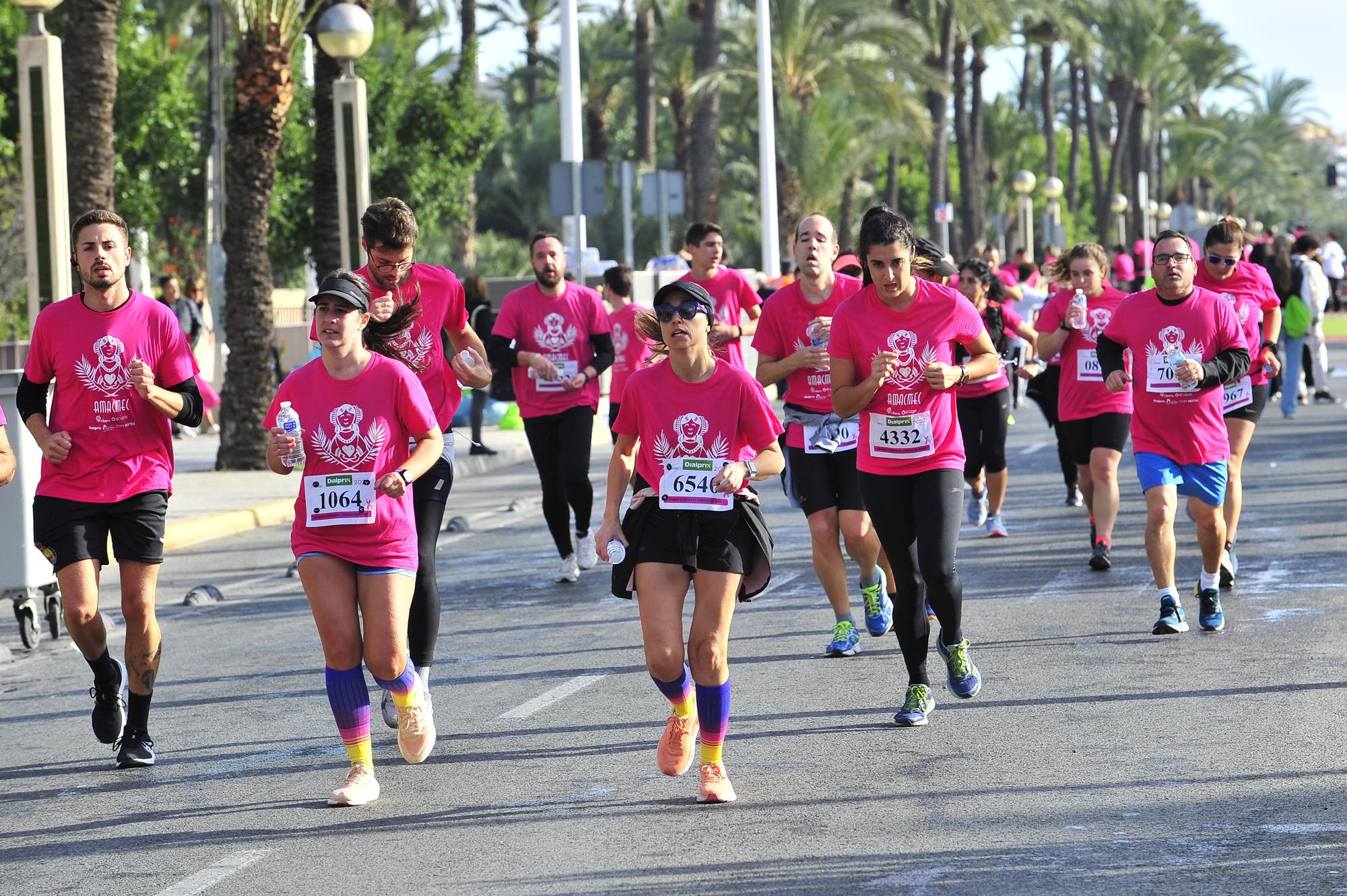 Más de 8.000 solidarios con el cáncer de mama en Elche