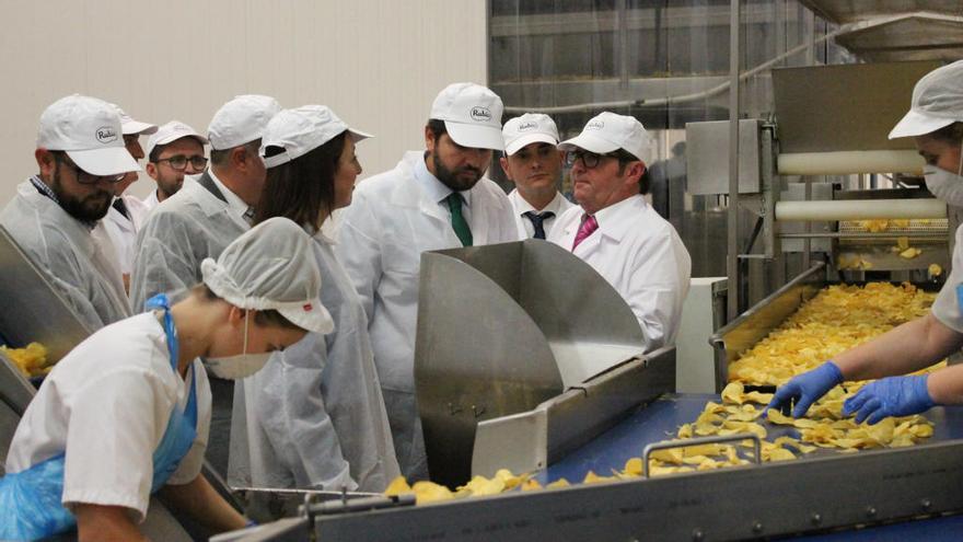 López Miras anima a los empresarios en Patatas Rubio