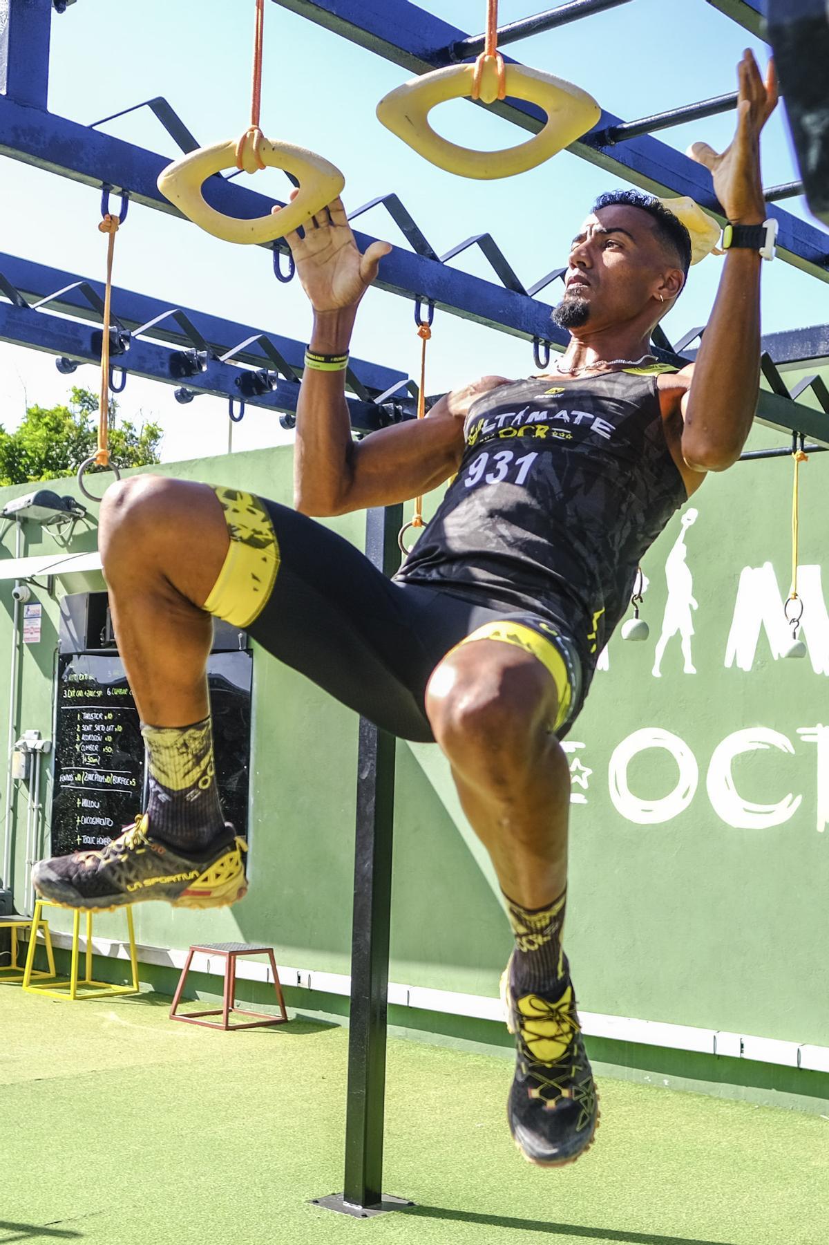 El atleta de obstáculos Azmán Mesaud