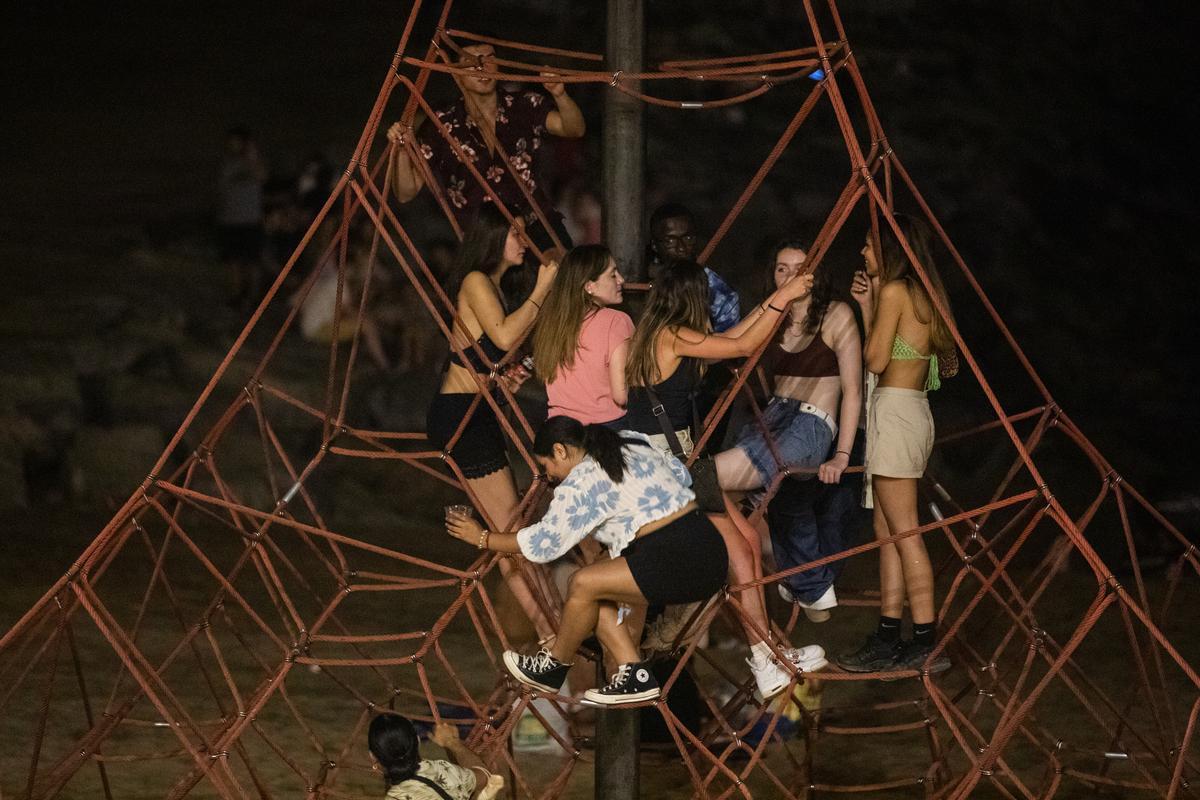 La verbena regresa a la playa en Barcelona