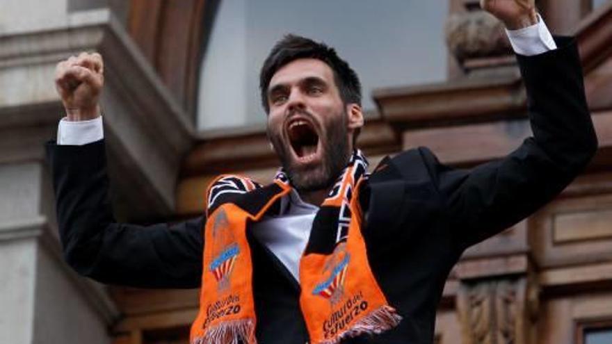 Fernando San Emeterio celebra el títol de Lliga.