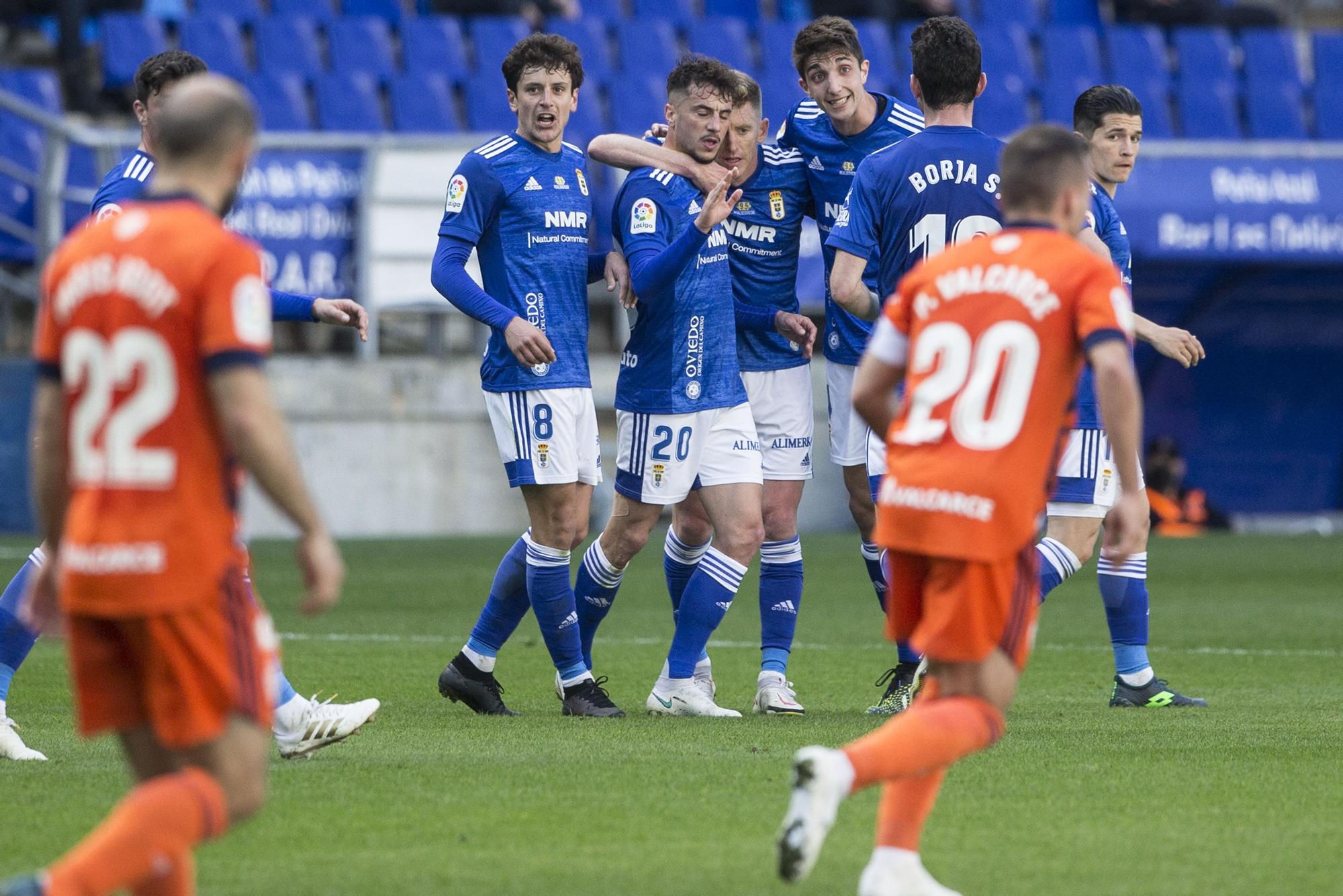 El partido entre el Real Oviedo y la Ponferradina, en imágenes