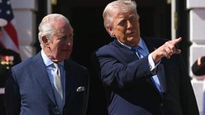 Carles III arriba als EUA per intentar alleujar la tensió entre Trump i Starmer