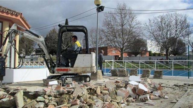 La Diputación inicia las obras de mejora en la piscina municipal