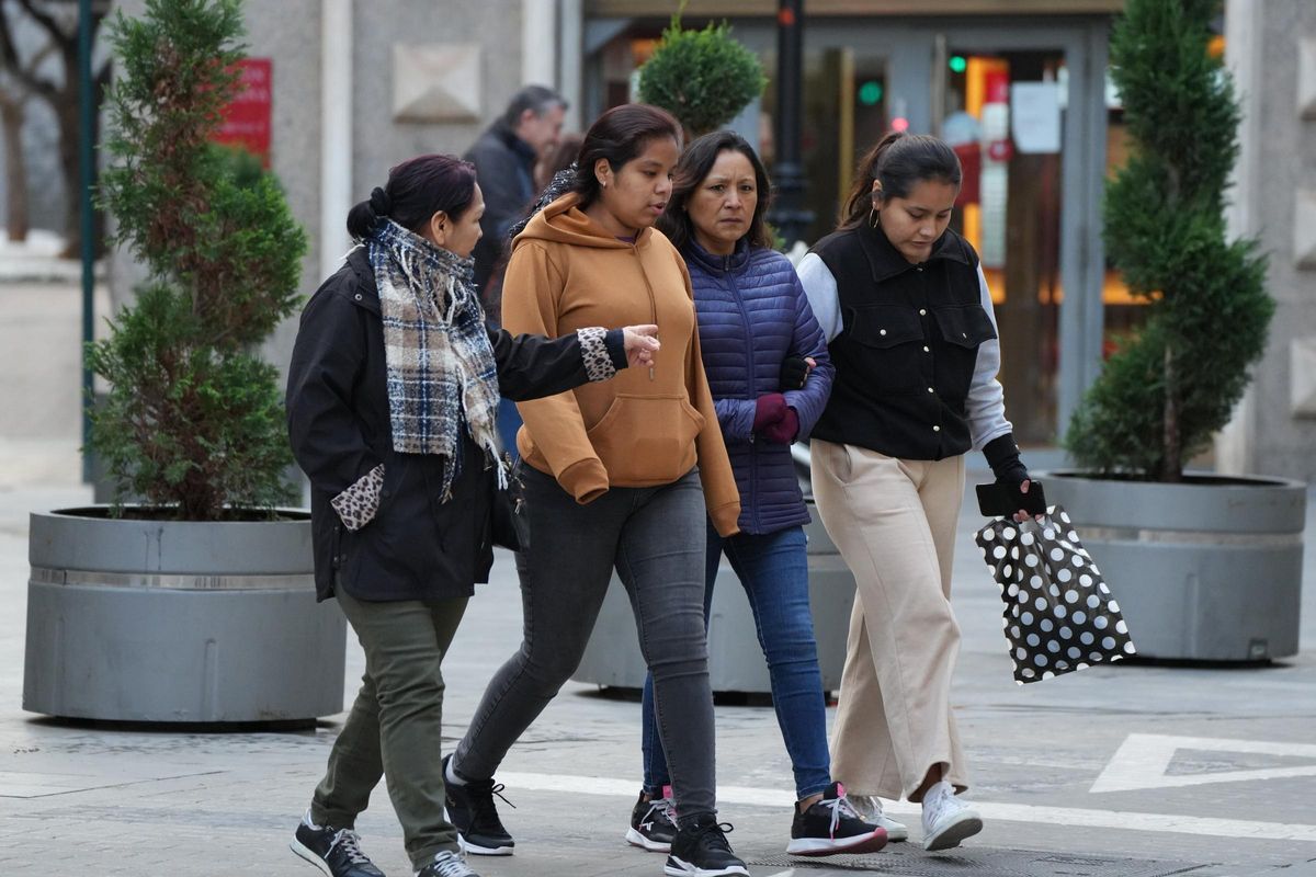 Gente abrigada por las calles de Castelló
