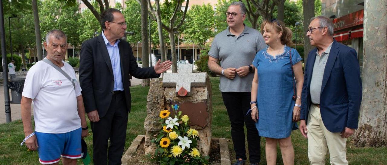 Ofrenda floral por el Día Mundial del Donante de Sangre. |