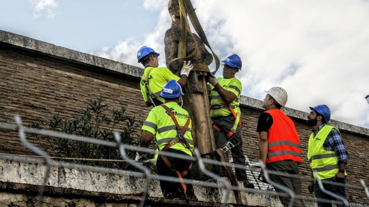 Comienza el derribo del Pabellón de la Juventud 18 años después de su cierre