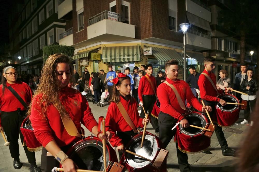 Algunas de las imágenes decanas de la Semana Santa se acercaron al mar y los paseos en Martes Santo