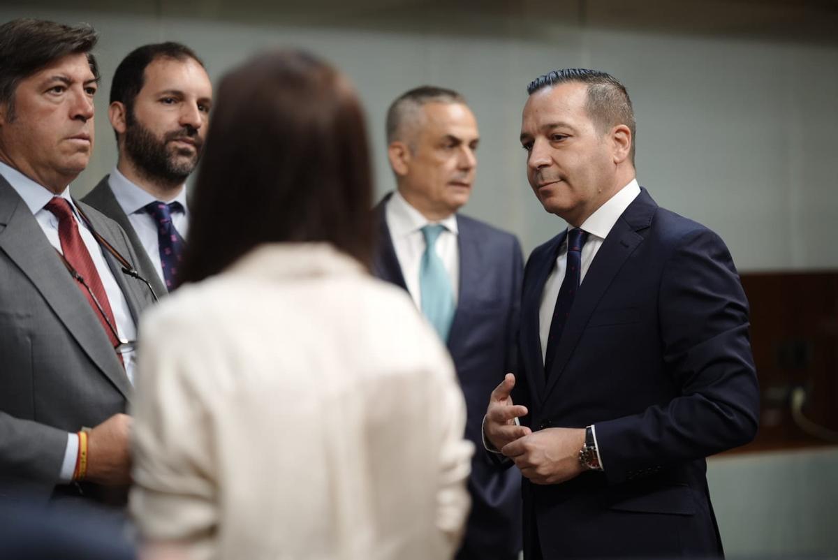 Fotogalería | Segunda sesión del pleno de investidura de María Guardiola en imágenes