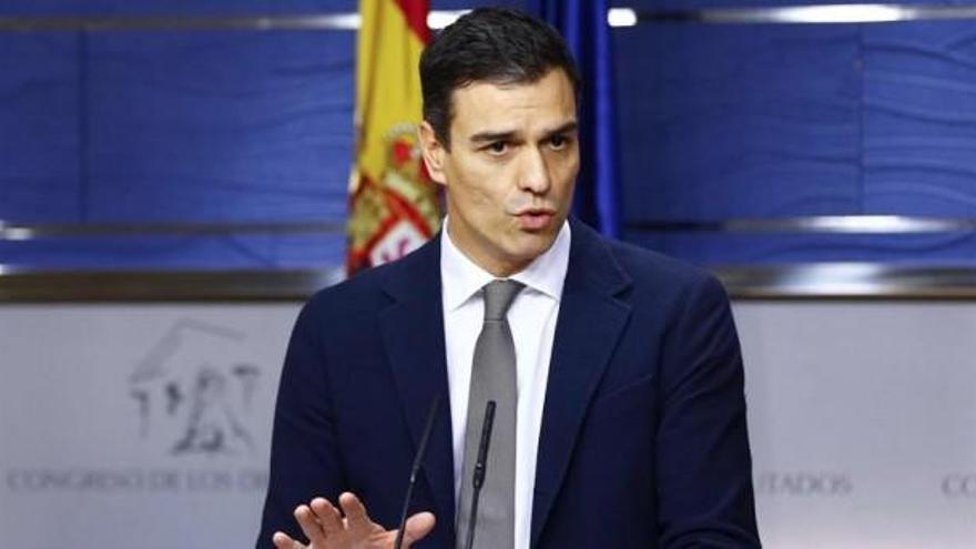 Sánchez pide un PSOE &quot;alejado del PP&quot;