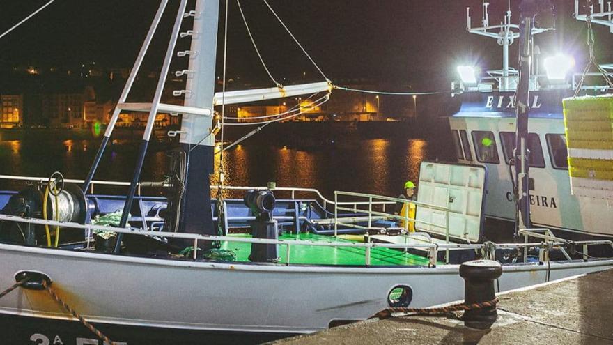 El “Eixil”, de casi 33 metros de eslora y con puerto base en Celeiro (Viveiro), es uno de los palangreros gallegos que ya se ha reconvertido a la volanta.