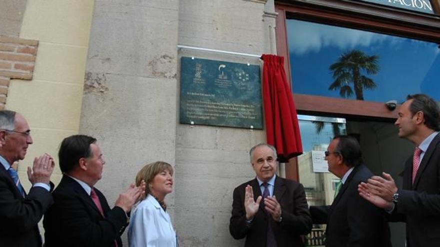 El Hospital Provincial de Castelló retira las placas honoríficas de Carlos Fabra