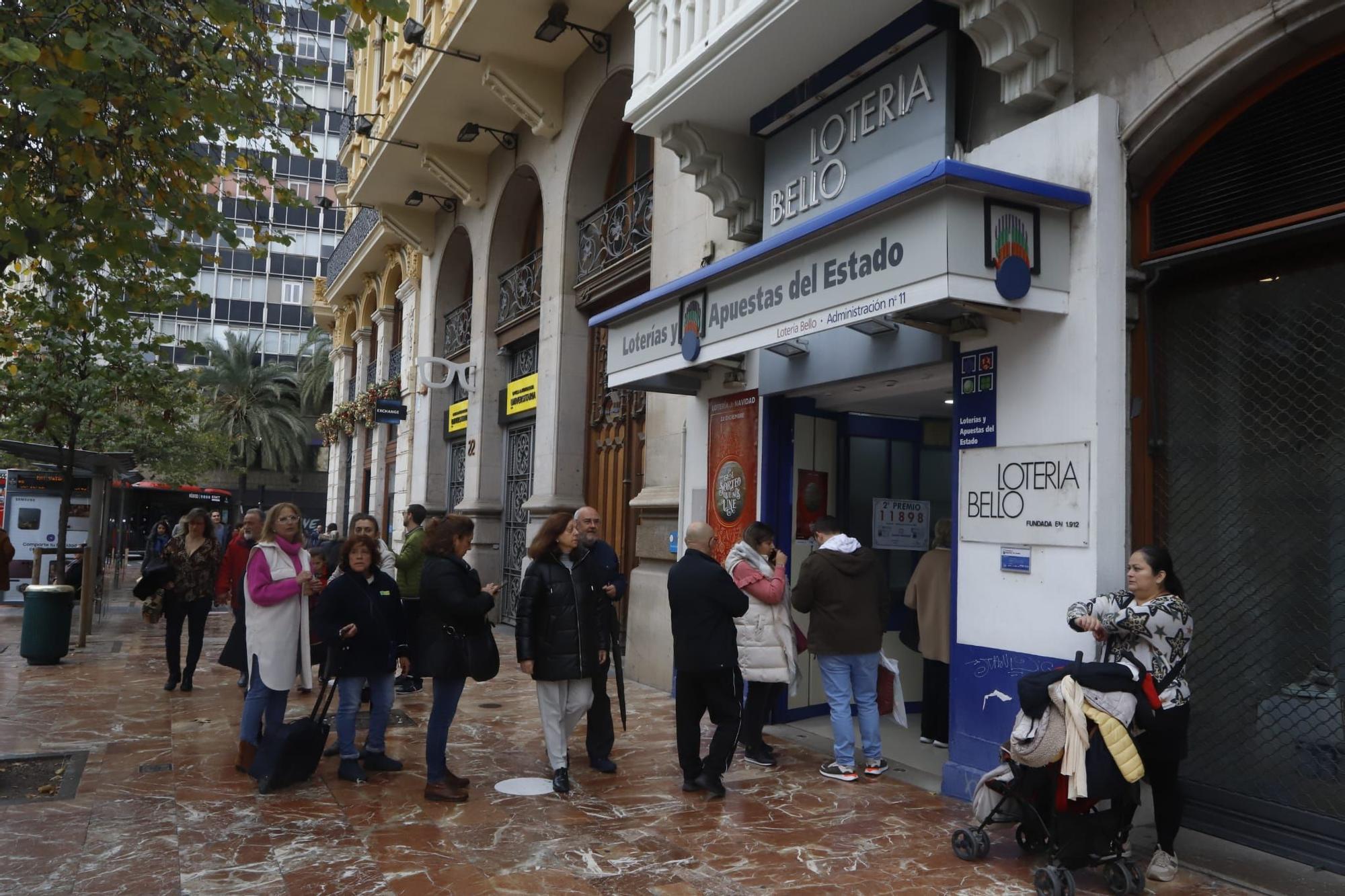 El centro lleno por las compras prenavideñas y el puente de diciembre