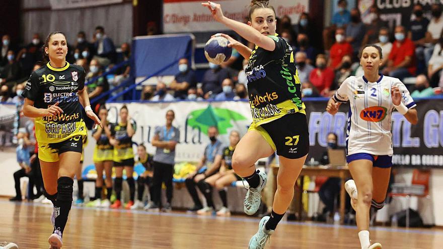 María Sancha se dispone a culminar una contragolpe. | // ALBA VILLAR
