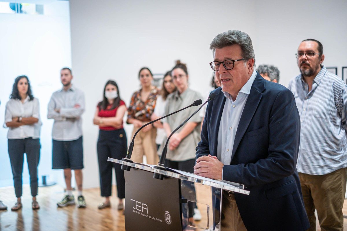 El consejero de Cultura José Carlos Acha durante la presentación de la muestra.