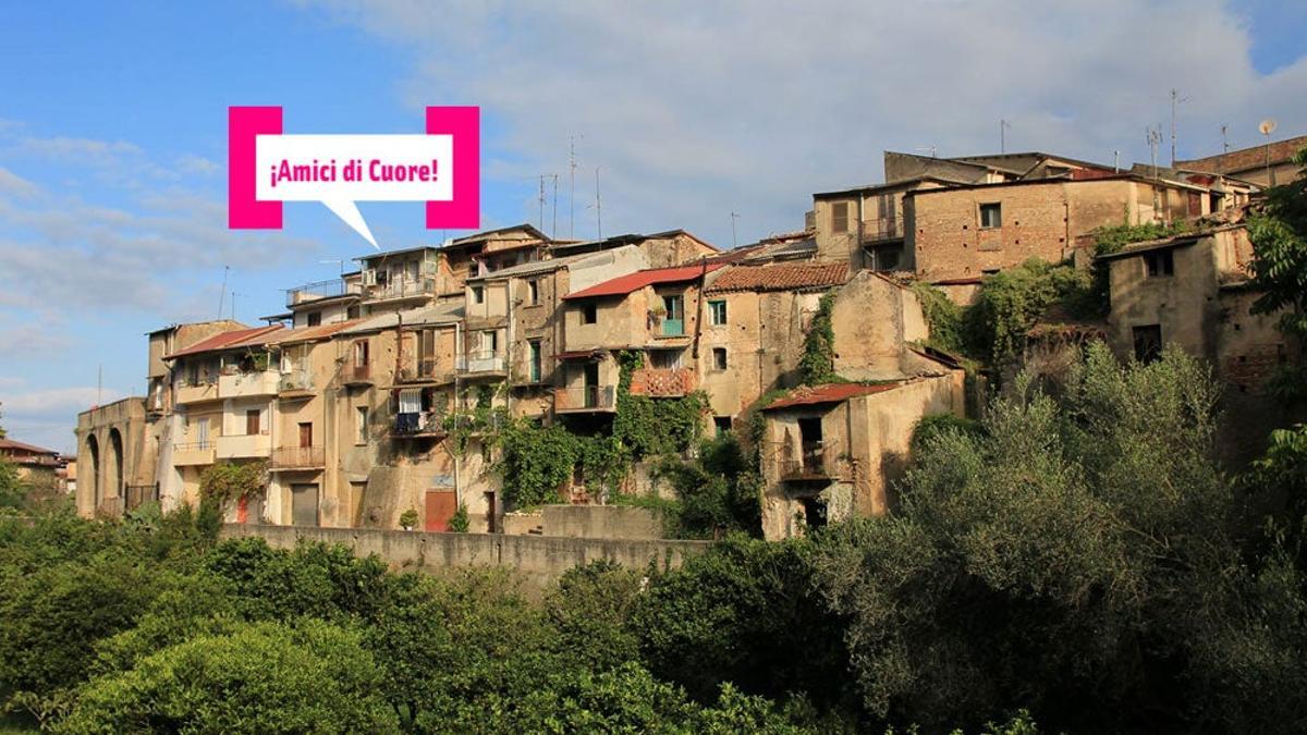 Vistas panoránicas del pueblo italiano Cinquefrondi