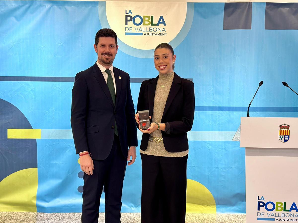 El alcalde, Abel Martí, entregó la Medalla a Mireia Martínez