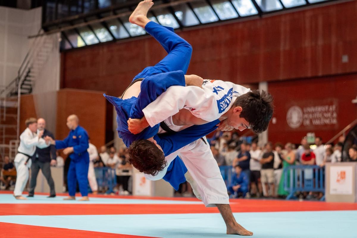 Espectacular acción en uno de los combates durante el campus.