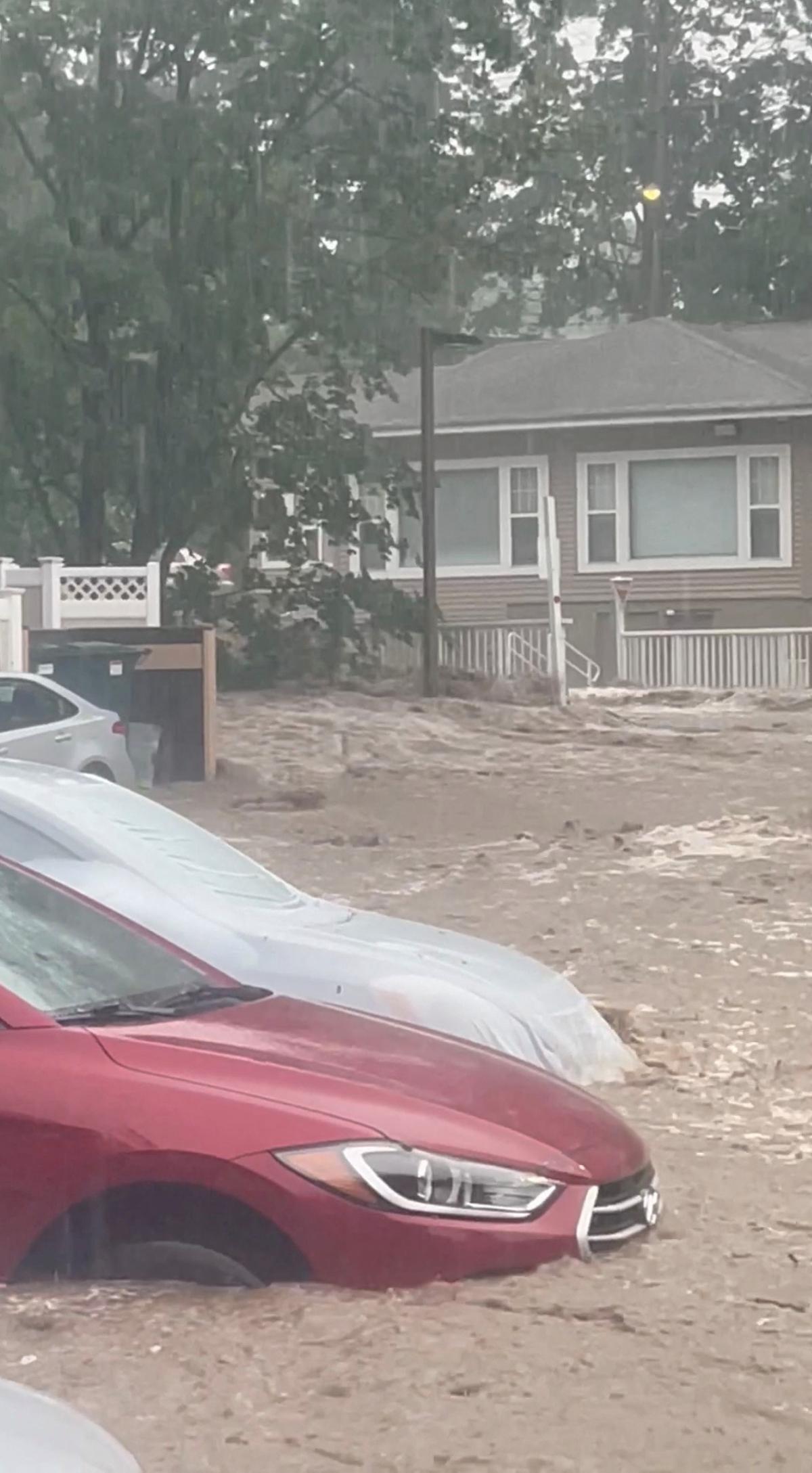 Inundaciones repentinas por fuertes lluvias en el estado de Nueva York.