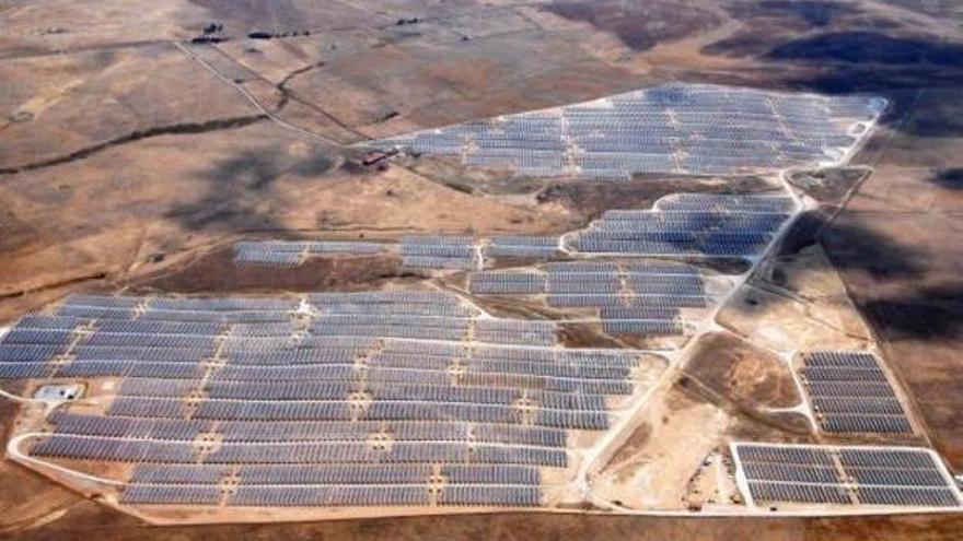 La planta fotovoltaica la Solanilla demanda albañiles y electricistas