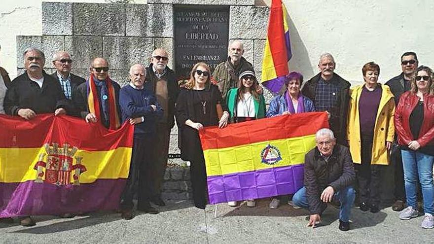 Reunión del pasado domingo en el Cementerio Civil.