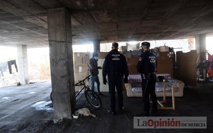 Tensión en San Pío X durante el desalojo de okupas en un edificio abandonado