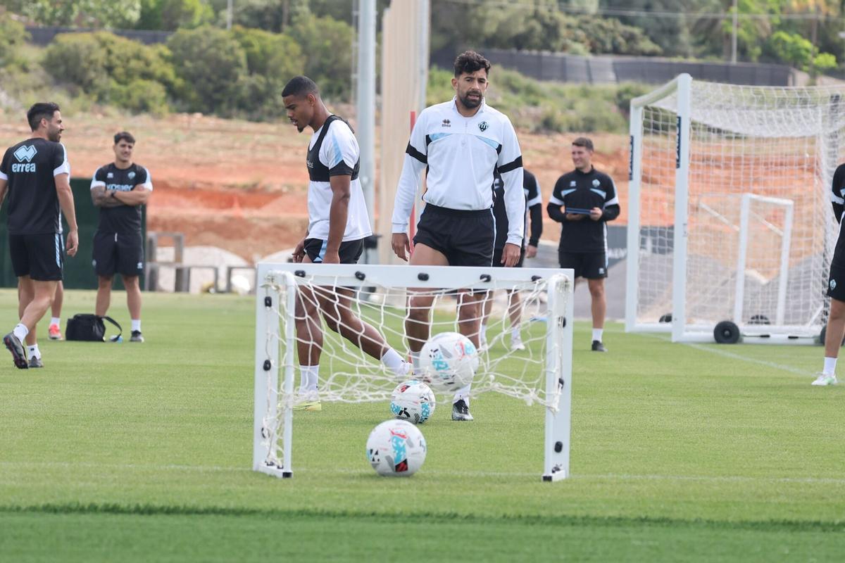 Galería | El CD Castellón entrena en la Ciudad Deportiva Globeenergy antes de la visita a la AD Ceuta