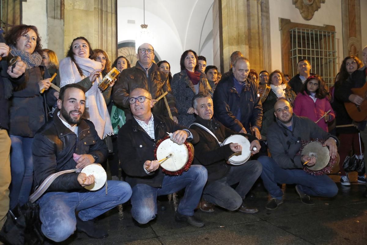 Campanilleros y zambombas de la Subbética traen la Navidad a Córdoba