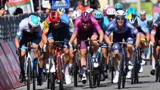El italiano Milan gana el esprint del Giro ante un Pogacar tranquilo