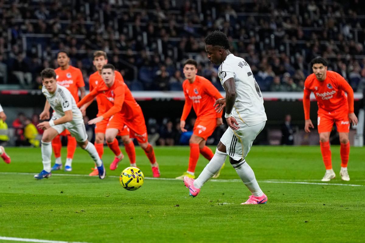 Real Madrid's Vinicius Junior scores his side's 2nd goal from the penalty spot during the Spanish La Liga soccer match between Real Madrid and Real Sociedad in Madrid, Spain, Saturday, Feb. 14, 2026. (AP Photo/Manu Fernandez)