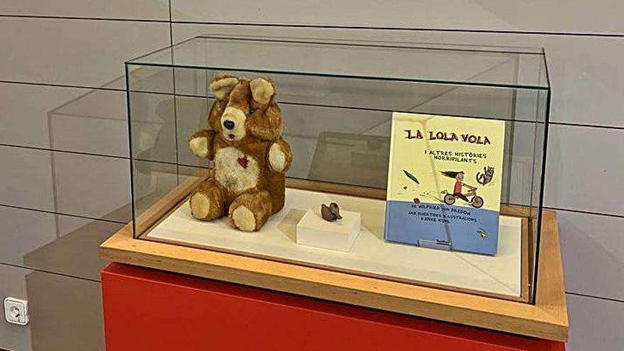 Una exposició segueix el rastre que les joguines deixen en la memòria