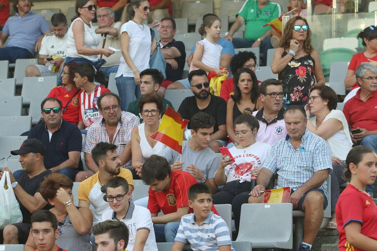 Aficionados en el encuentro de ‘La Rojita’