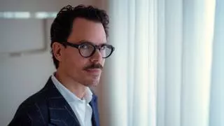 Juan Avellaneda, diseñador: "He visto 'influencers' pelearse por una primera fila en París y modistos que se hacen jugarretas"