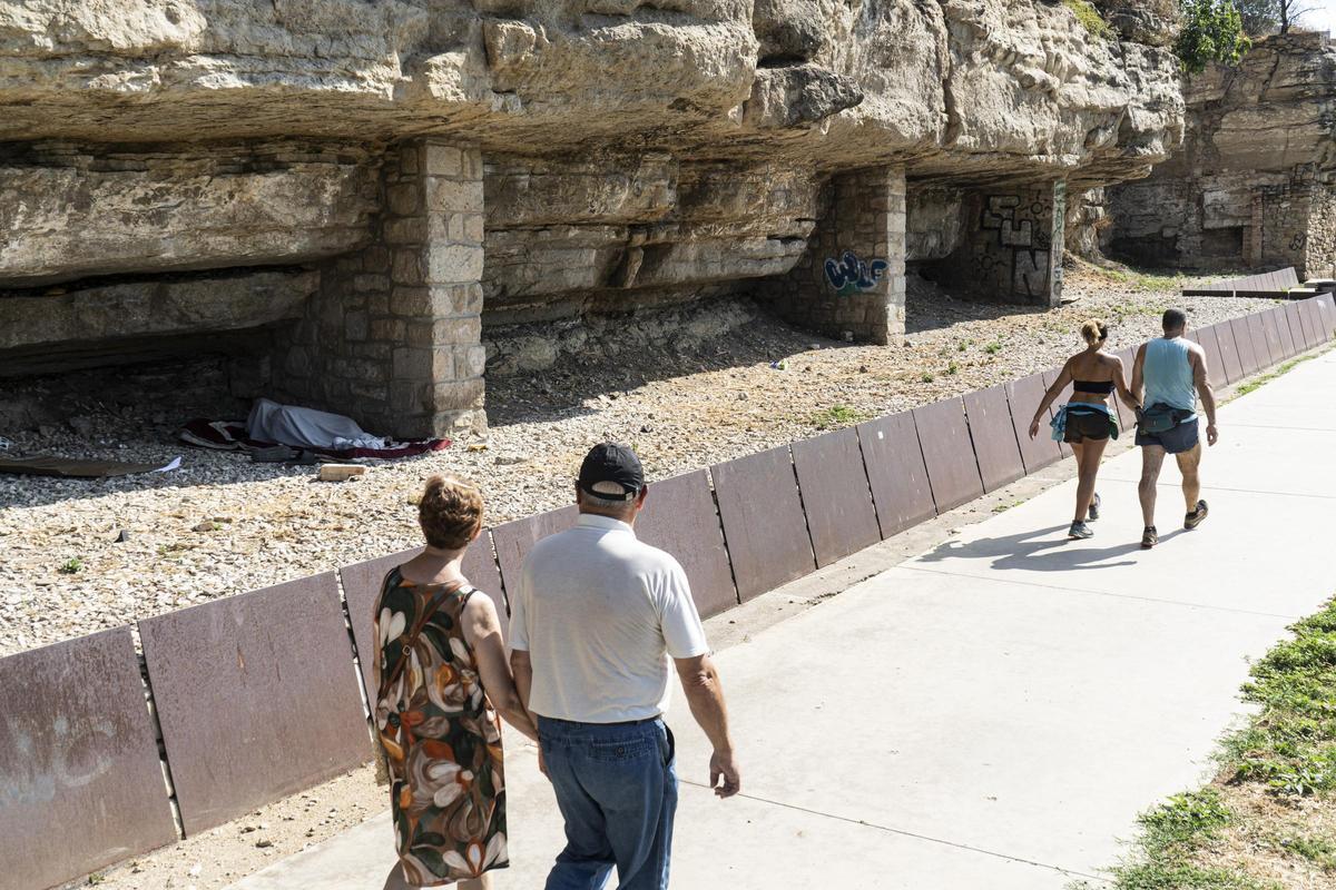 Persones dormint al carrer a Manresa