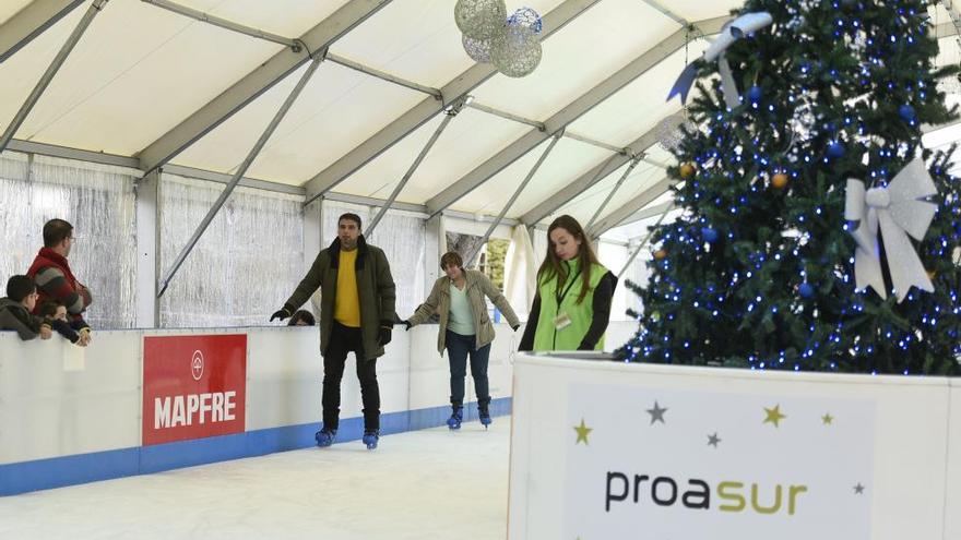 Inauguración de la pista de hielo en Oviedo