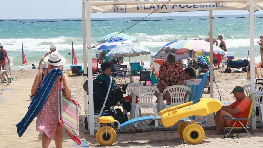 La madre que denunció públicamente irregularidades en una playa accesible de El Campello, presenta una queja ante la Fiscalía General del Estado