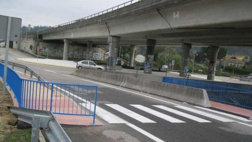 Vista de la rotonda, con la nueva senda peatonal. // FdV