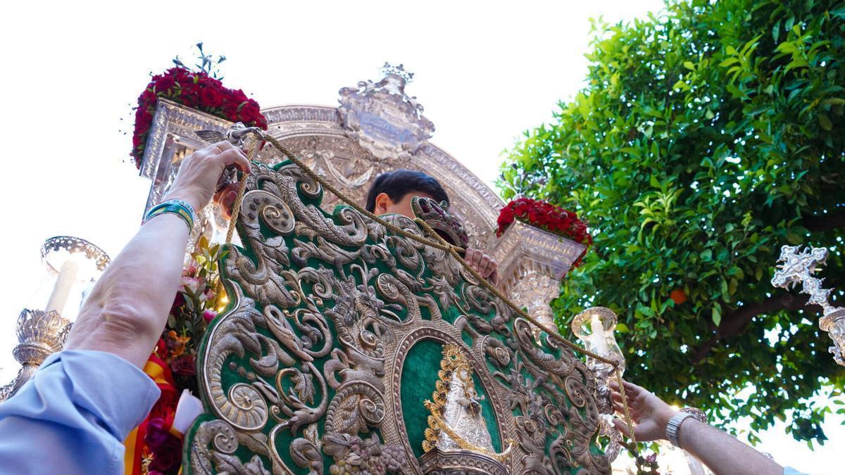 El Simpecado de la Hermandad de Nuestra Señora del Rocío de Sevilla