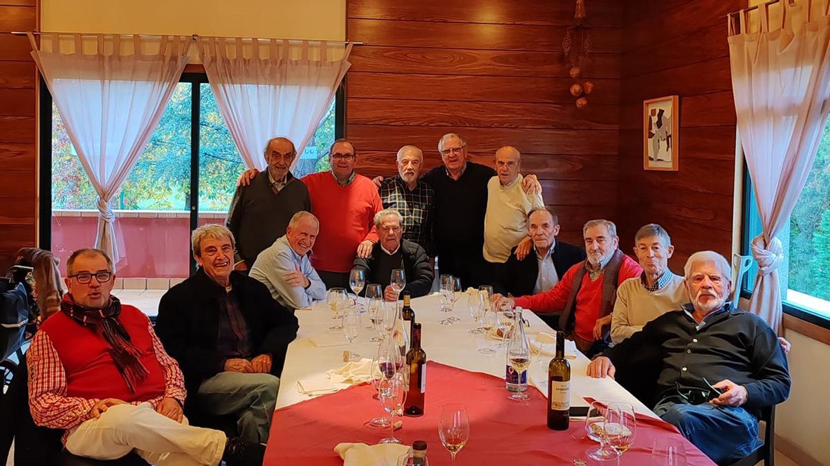 Solteros de los 70, celebrando una amistad que dura más de 60 años.