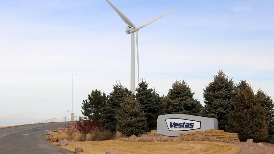 Los trabajadores de Vestas Viveiro (Lugo) firman su despido