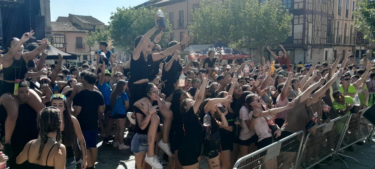 La concentración de peñas y la mojada dan inicio a las Fiestas de San Agutín en Toro La concentración de peñas y la mojada dan inicio a las Fiestas de San Agutín en Toro