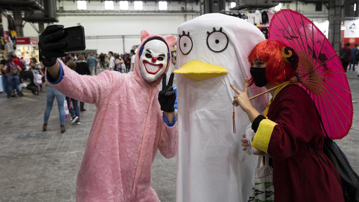 Los cosplayers protagonizan el primer día del salón del manga